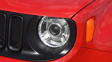 Jeep Renegade - front light