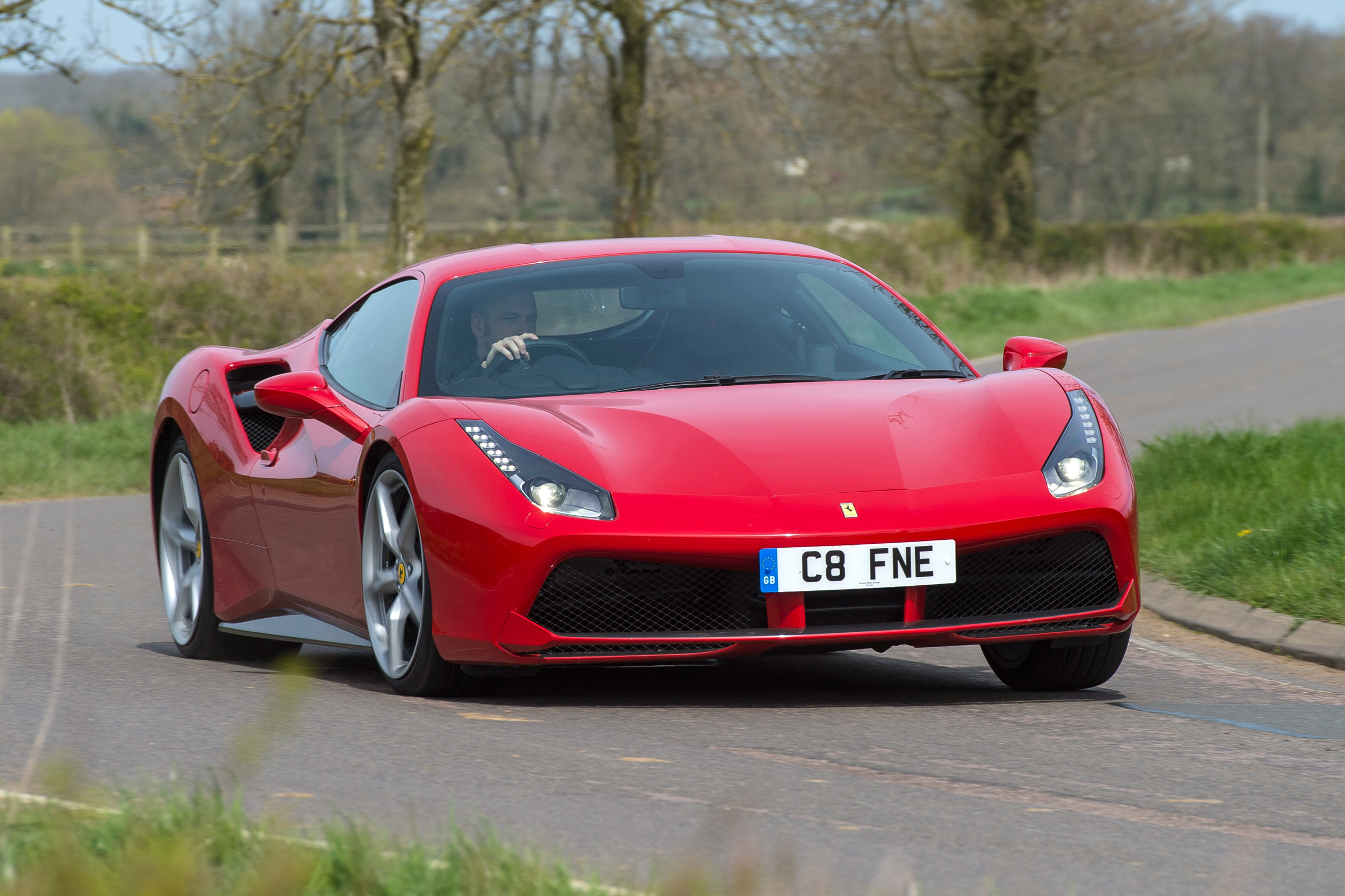 Ferrari 488 GTB 2016 - front cornering