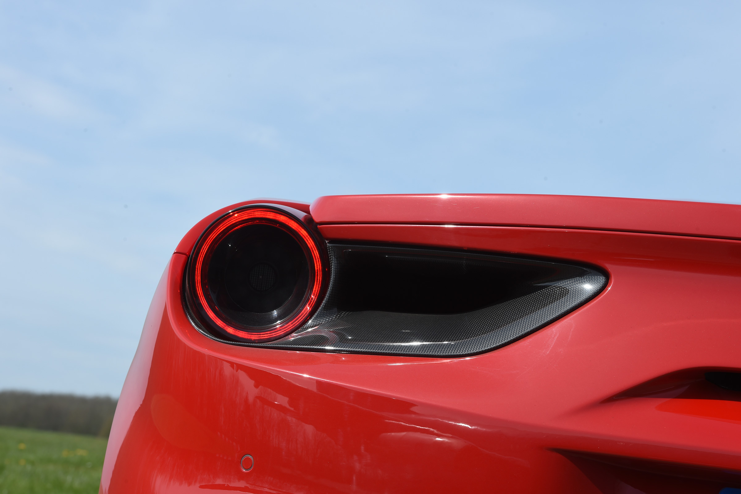 Ferrari 488 GTB 2016 - rear light