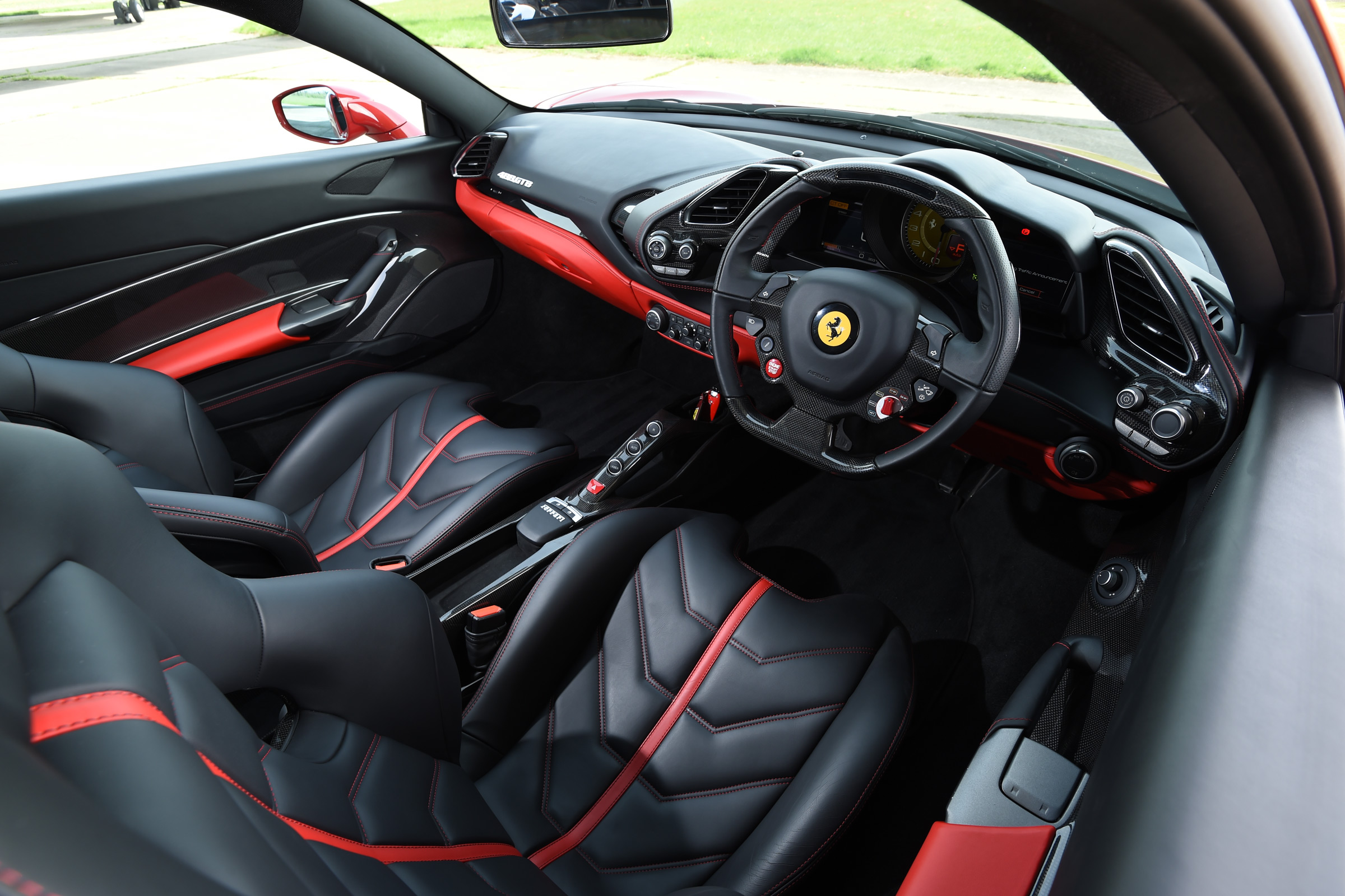 Ferrari 488 GTB 2016 - interior