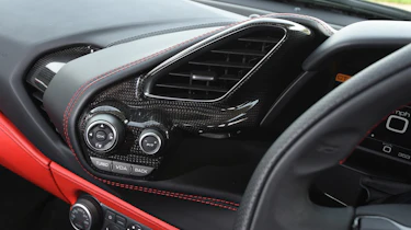 Ferrari 488 GTB 2016 - central vent