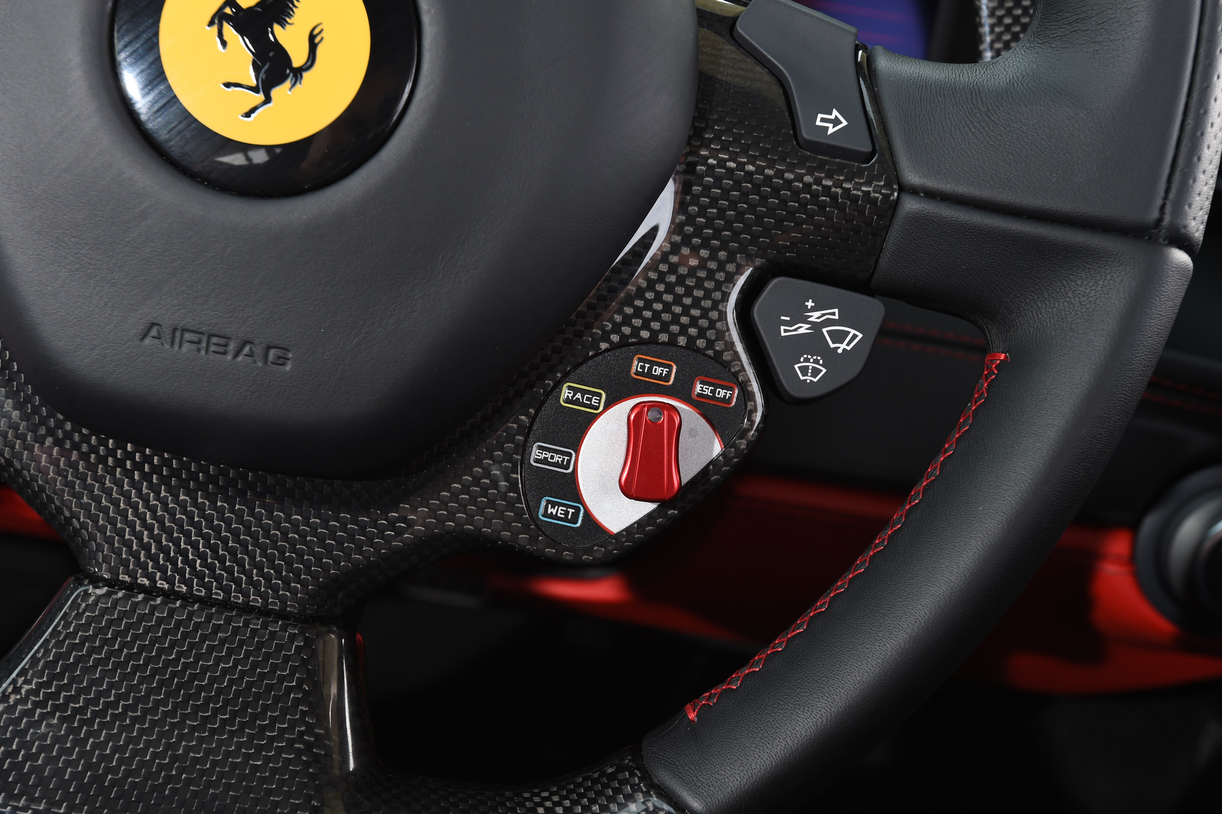 Ferrari 488 GTB 2016 - steering wheel