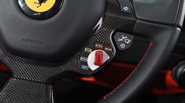 Ferrari 488 GTB 2016 - steering wheel
