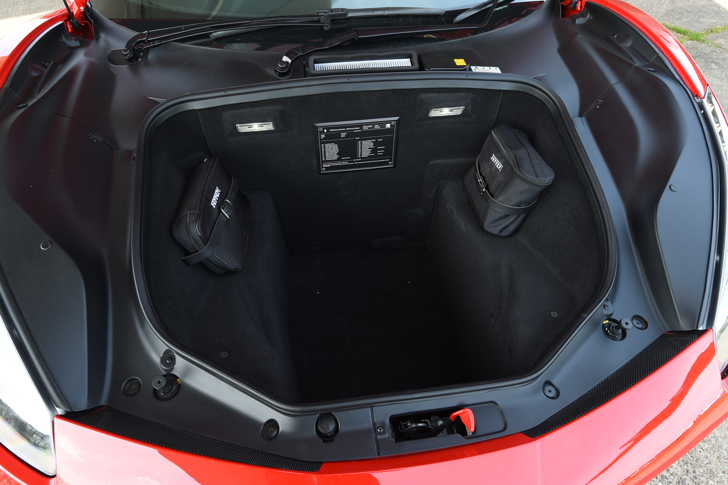 Ferrari 488 GTB 2016 - boot