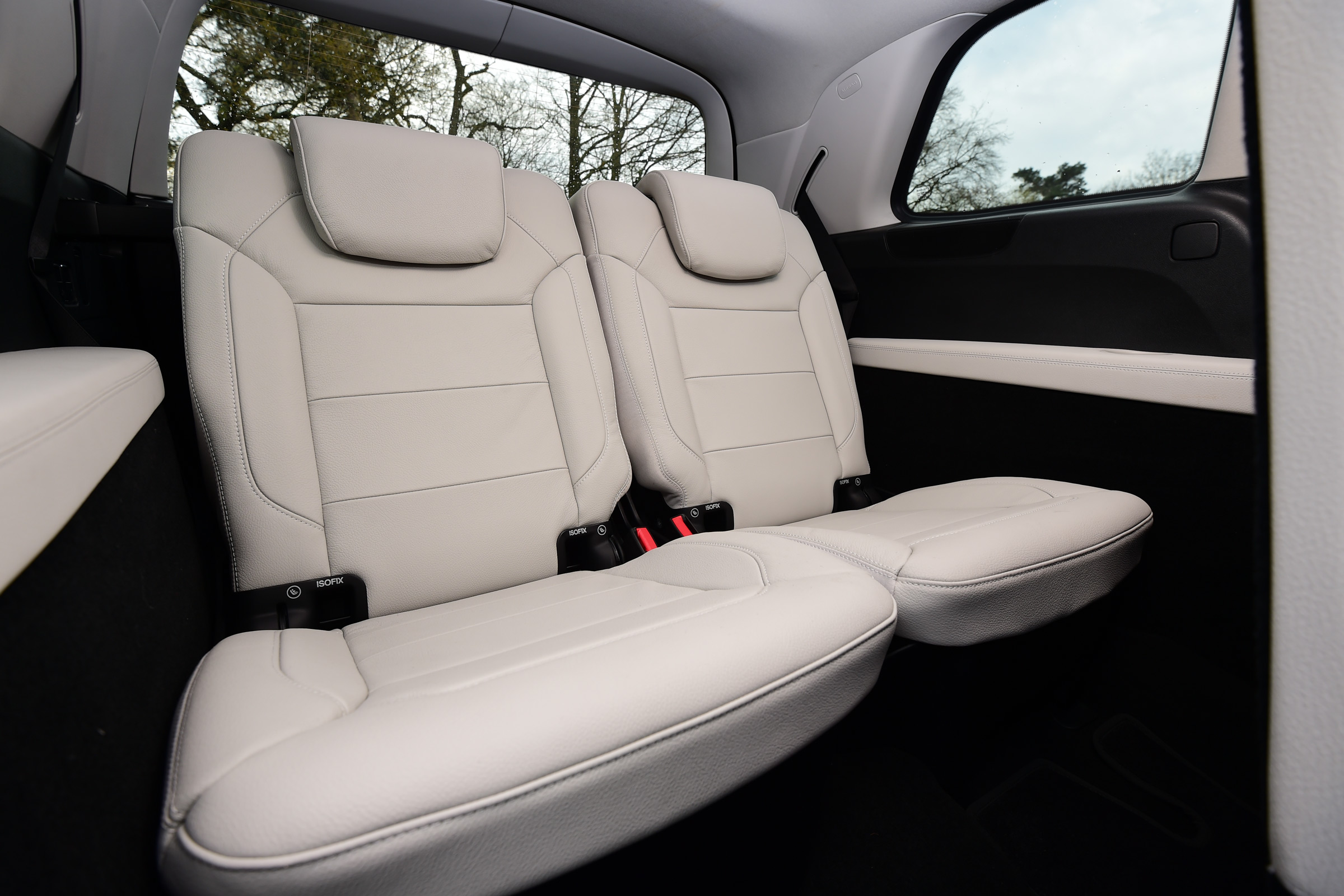 Mercedes GLS 350d AMG 2016 - rearmost seats