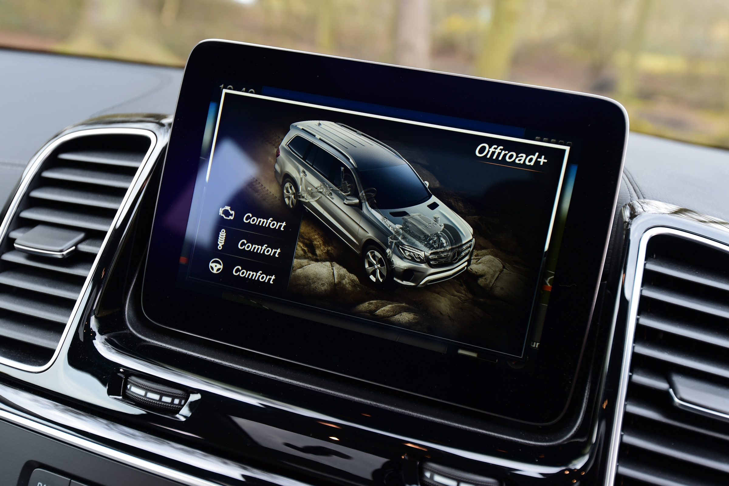 Mercedes GLS 350d AMG 2016 - infotainment