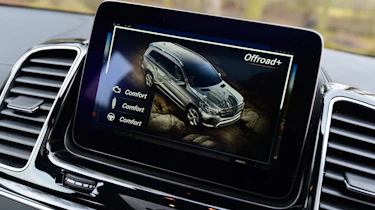 Mercedes GLS 350d AMG 2016 - infotainment