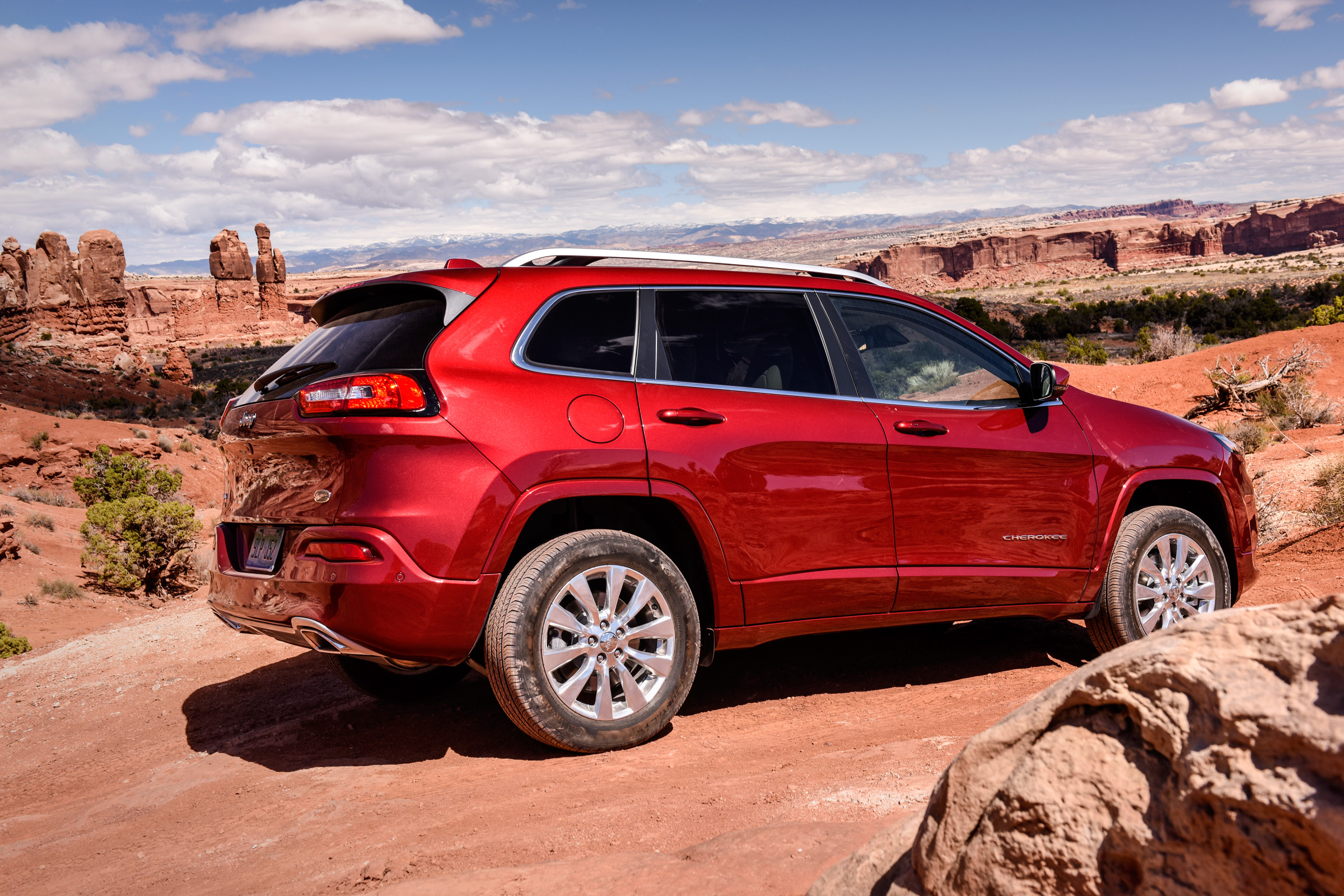 Jeep Cherokee Overland - rear 2
