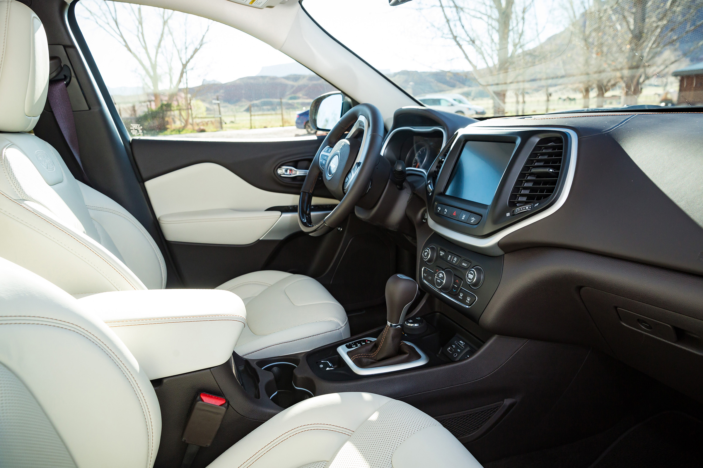 Jeep Cherokee Overland - interior