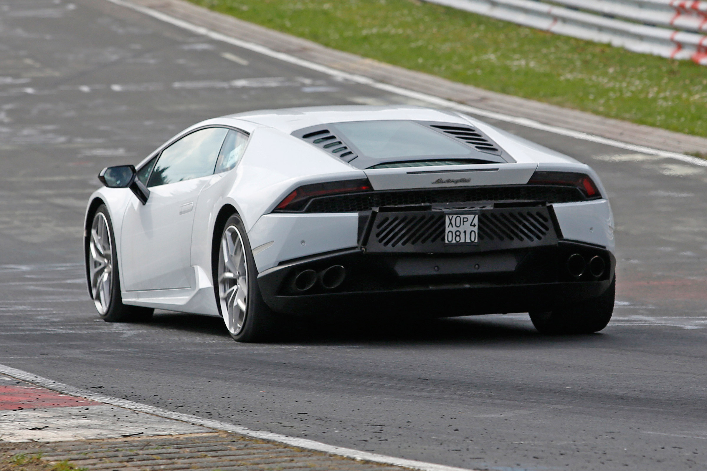 Lamborghini Huracan Superleggera spied 2