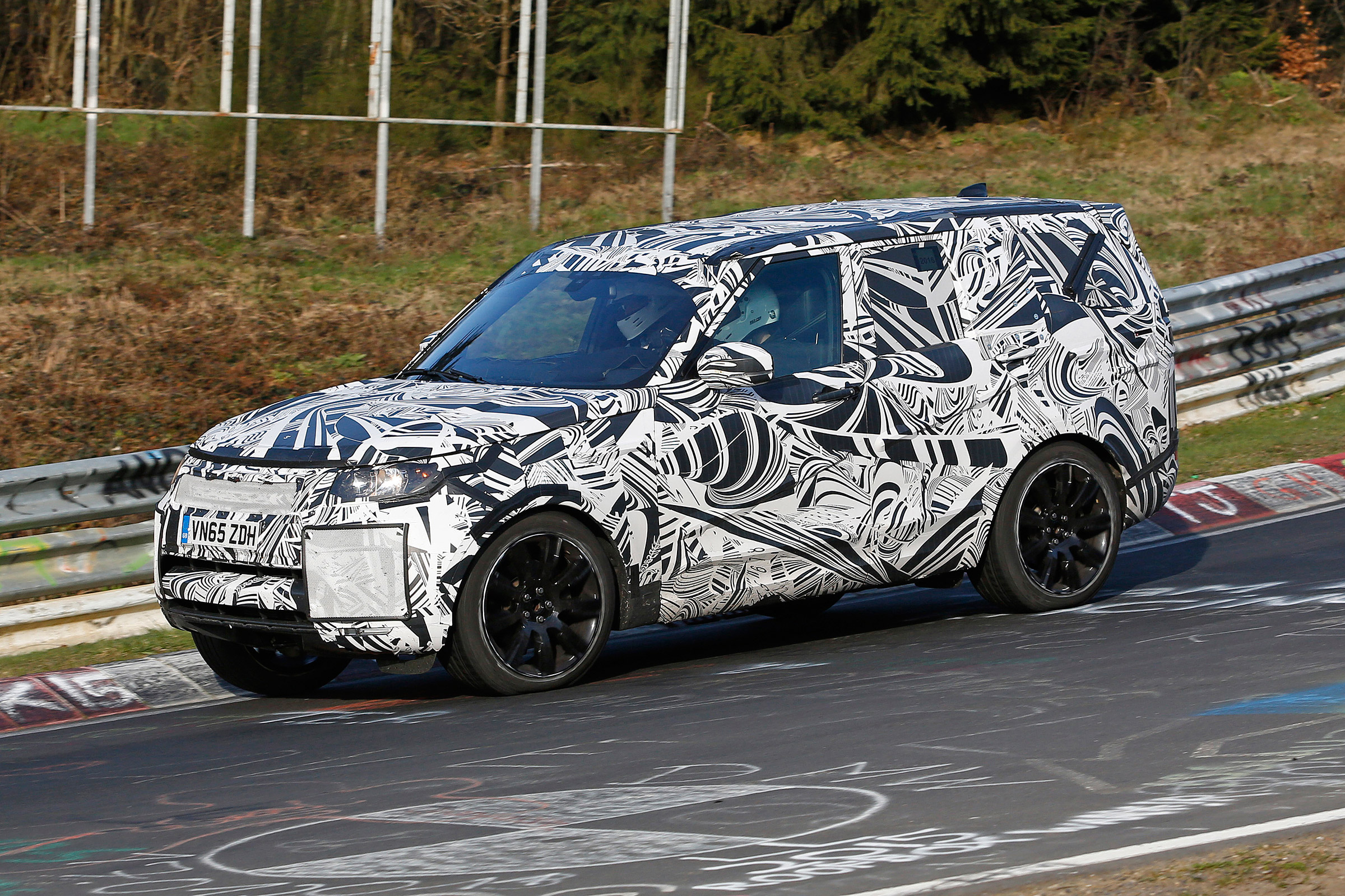 2017 Land Rover Discovery 'Ring side front