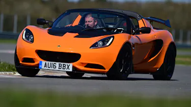 Lotus Elise Cup 250 - front cornering