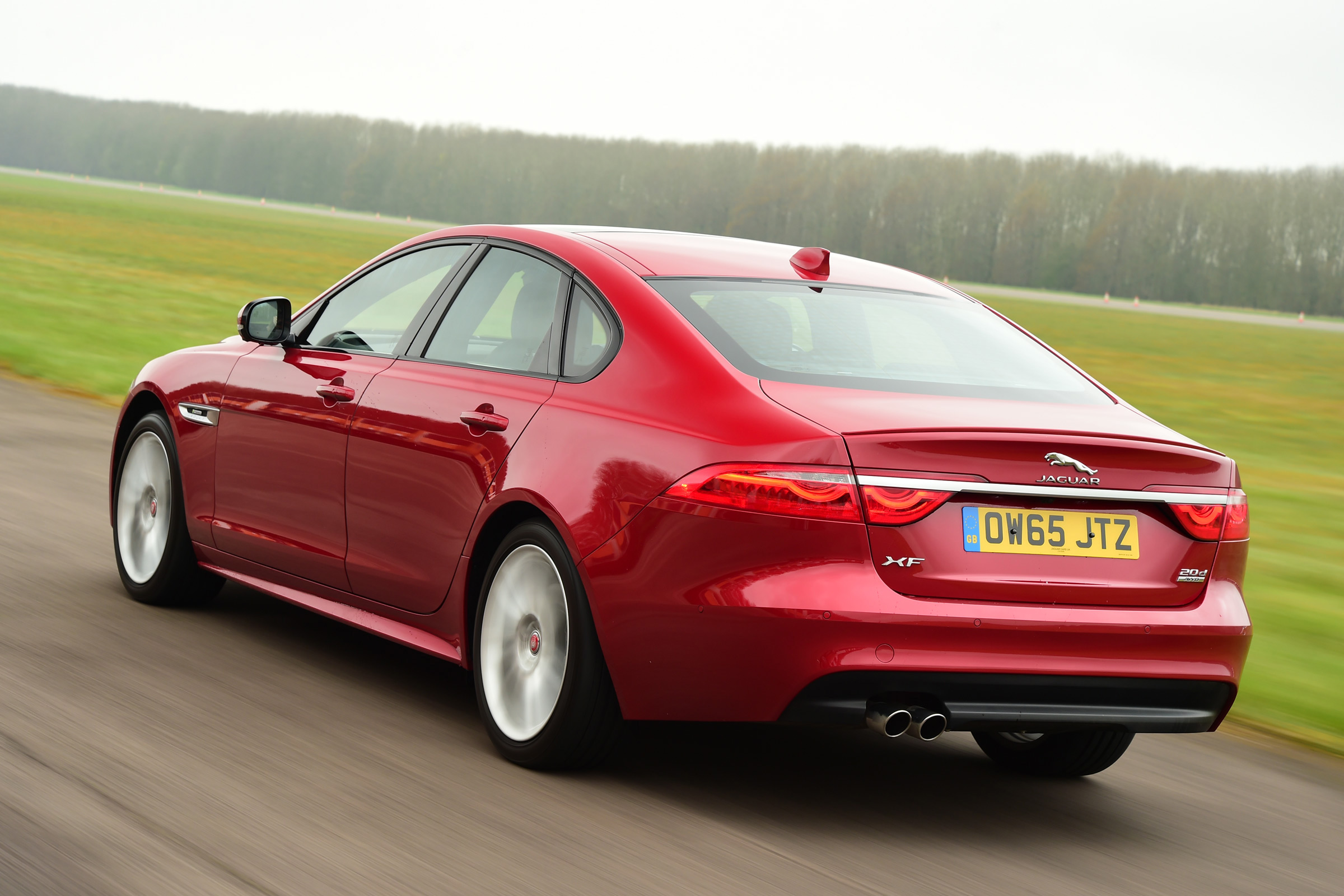 Jaguar XF 2016 - rear tracking