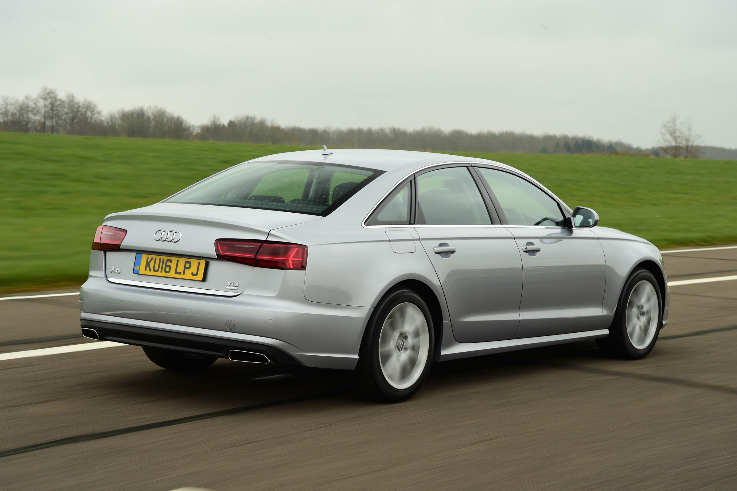 Audi A6 2016 - rear tracking