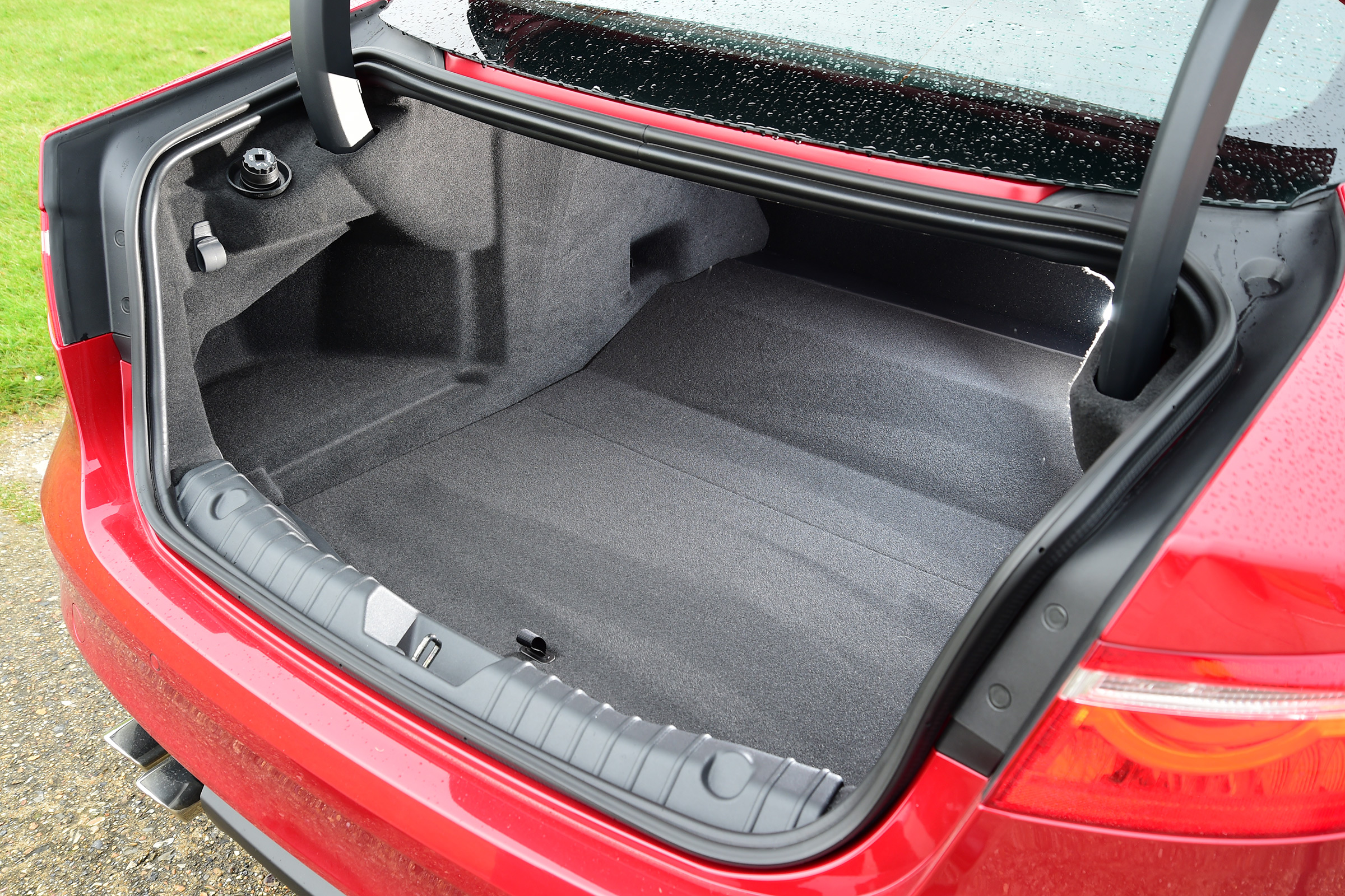 Jaguar XF 2016 - boot