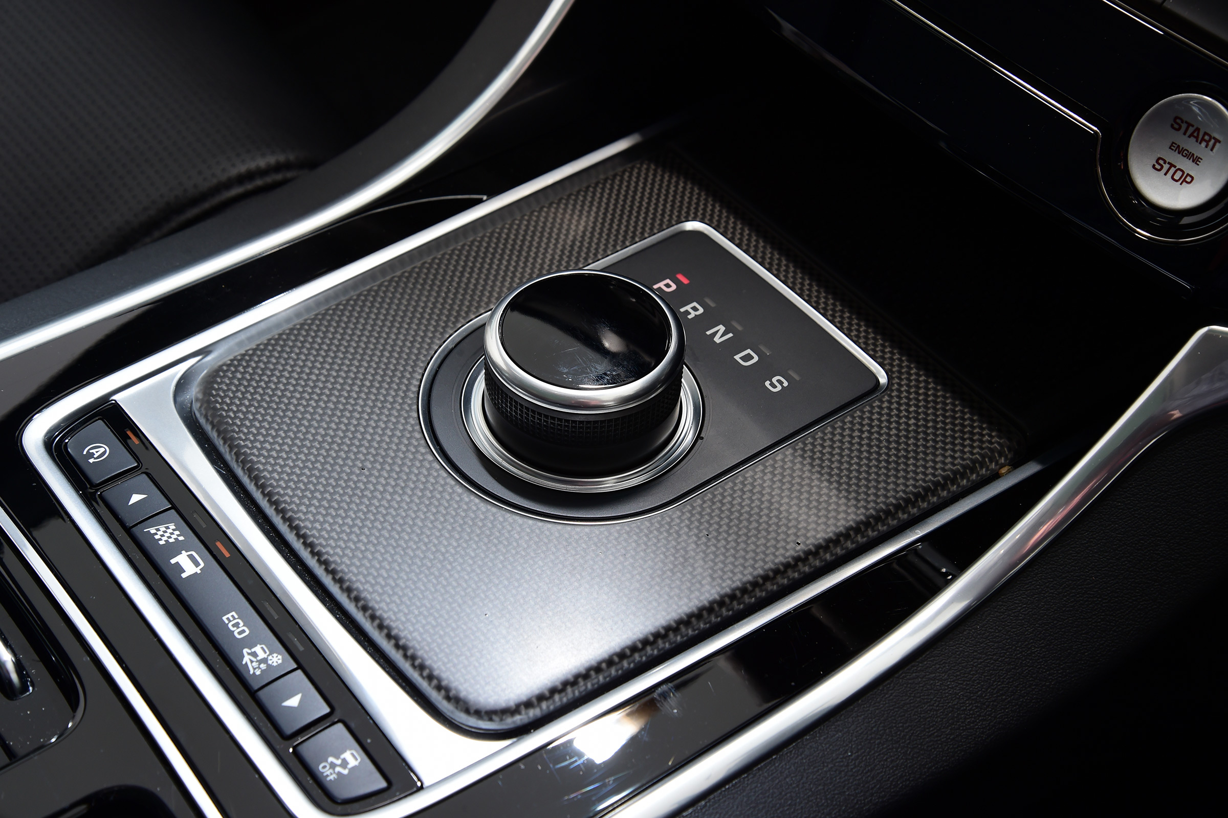 Jaguar XF 2016 - centre console