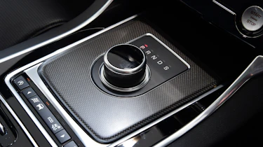 Jaguar XF 2016 - centre console