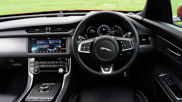 Jaguar XF 2016 - interior