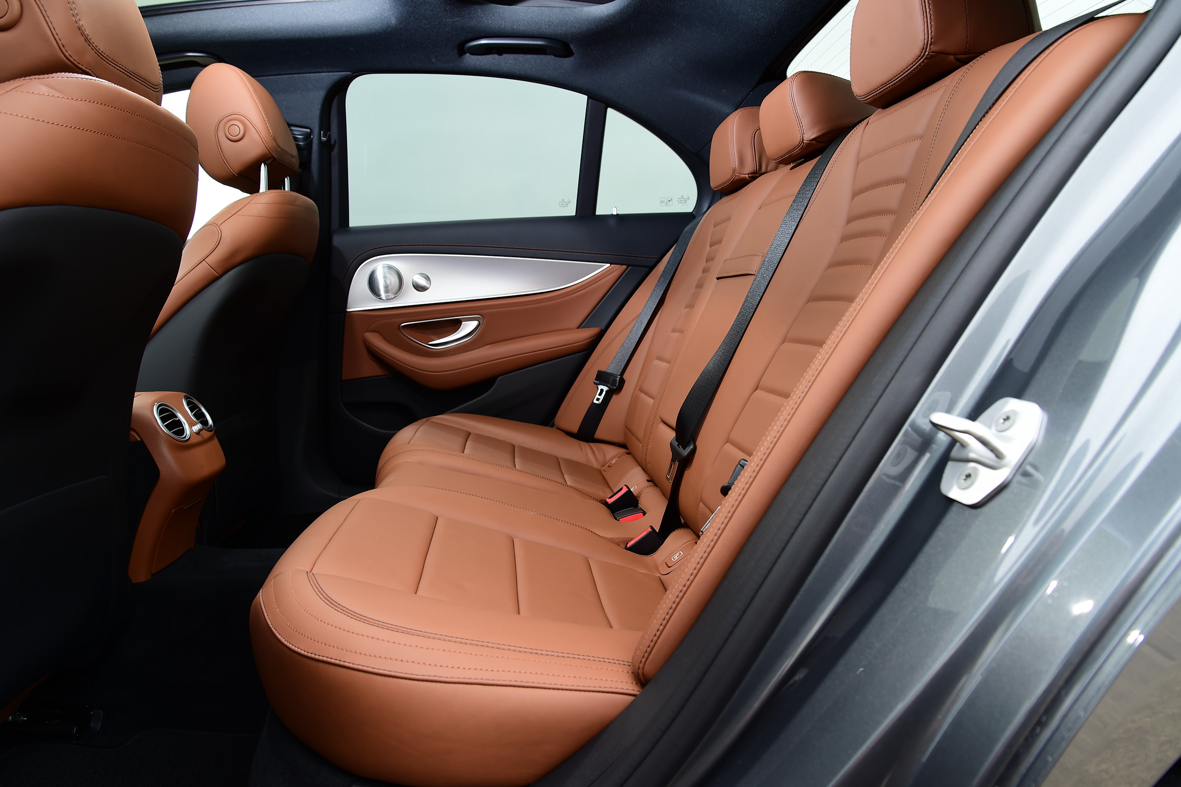 Mercedes E-Class 2016 - rear seats