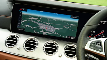 Mercedes E-Class 2016 - screen