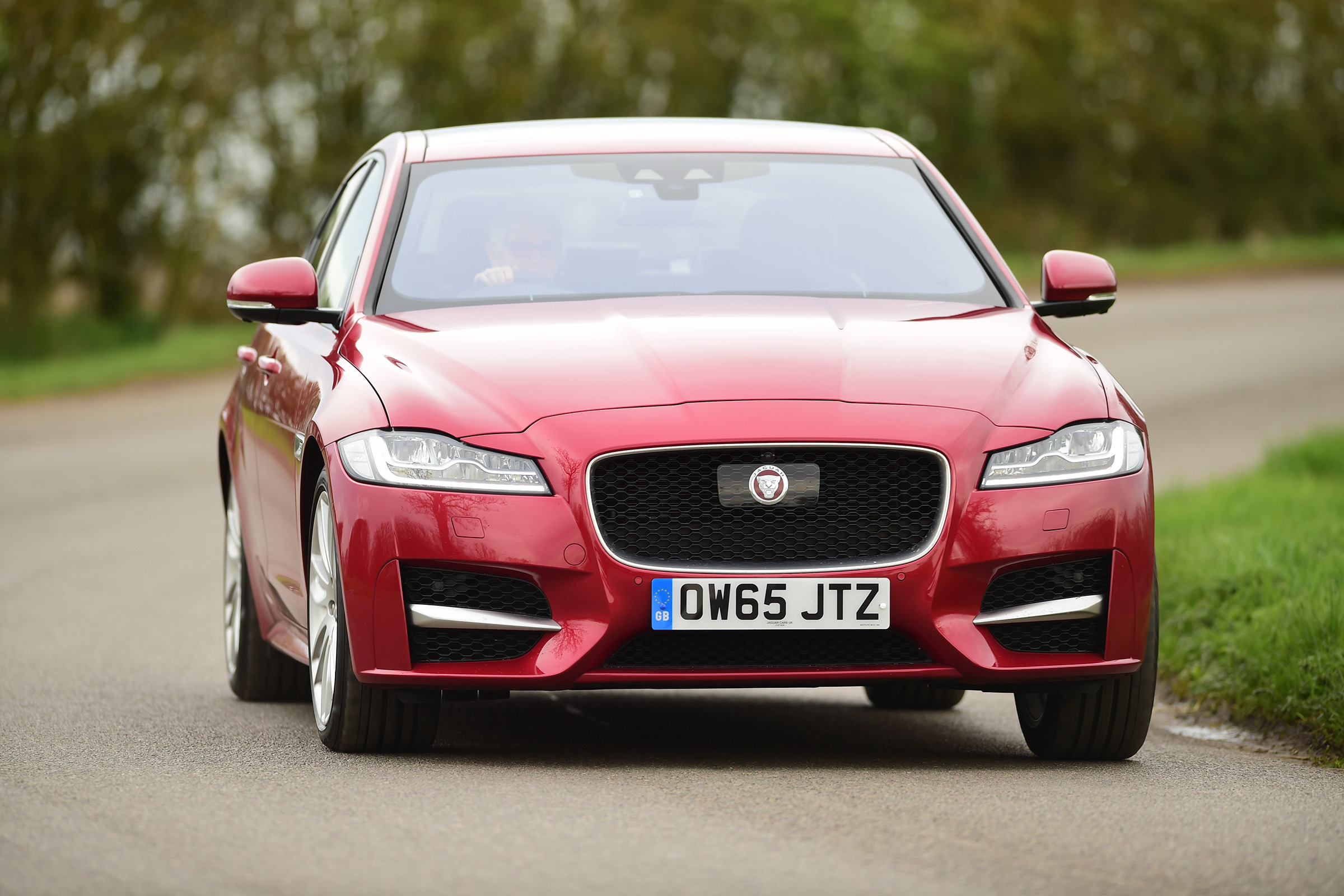 Jaguar XF 2016 - front cornering