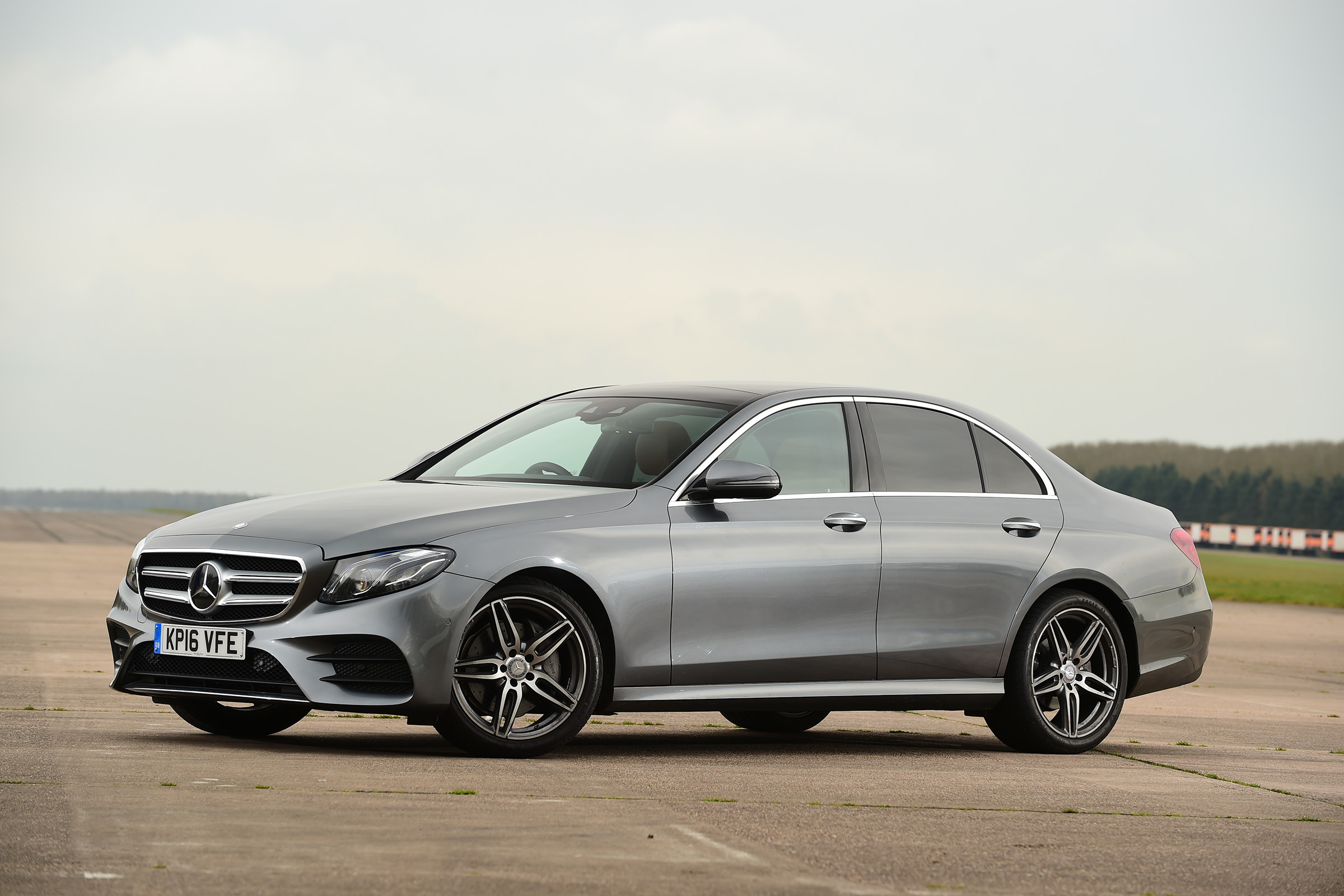 Mercedes E-Class 2016 - front quarter