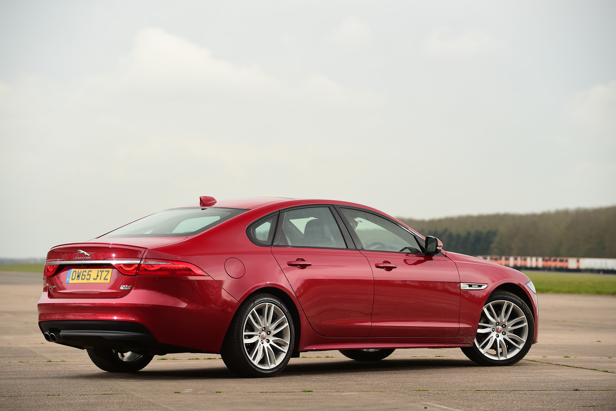 Jaguar XF 2016 - rear quarter