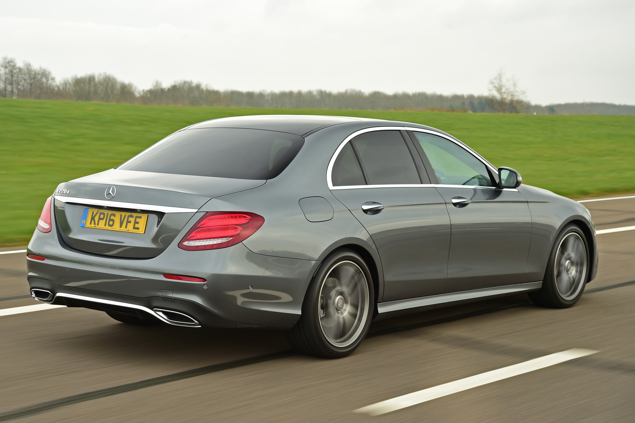 Mercedes E-Class 2016 - rear tracking