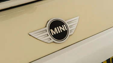 Used MINI Cooper - badge