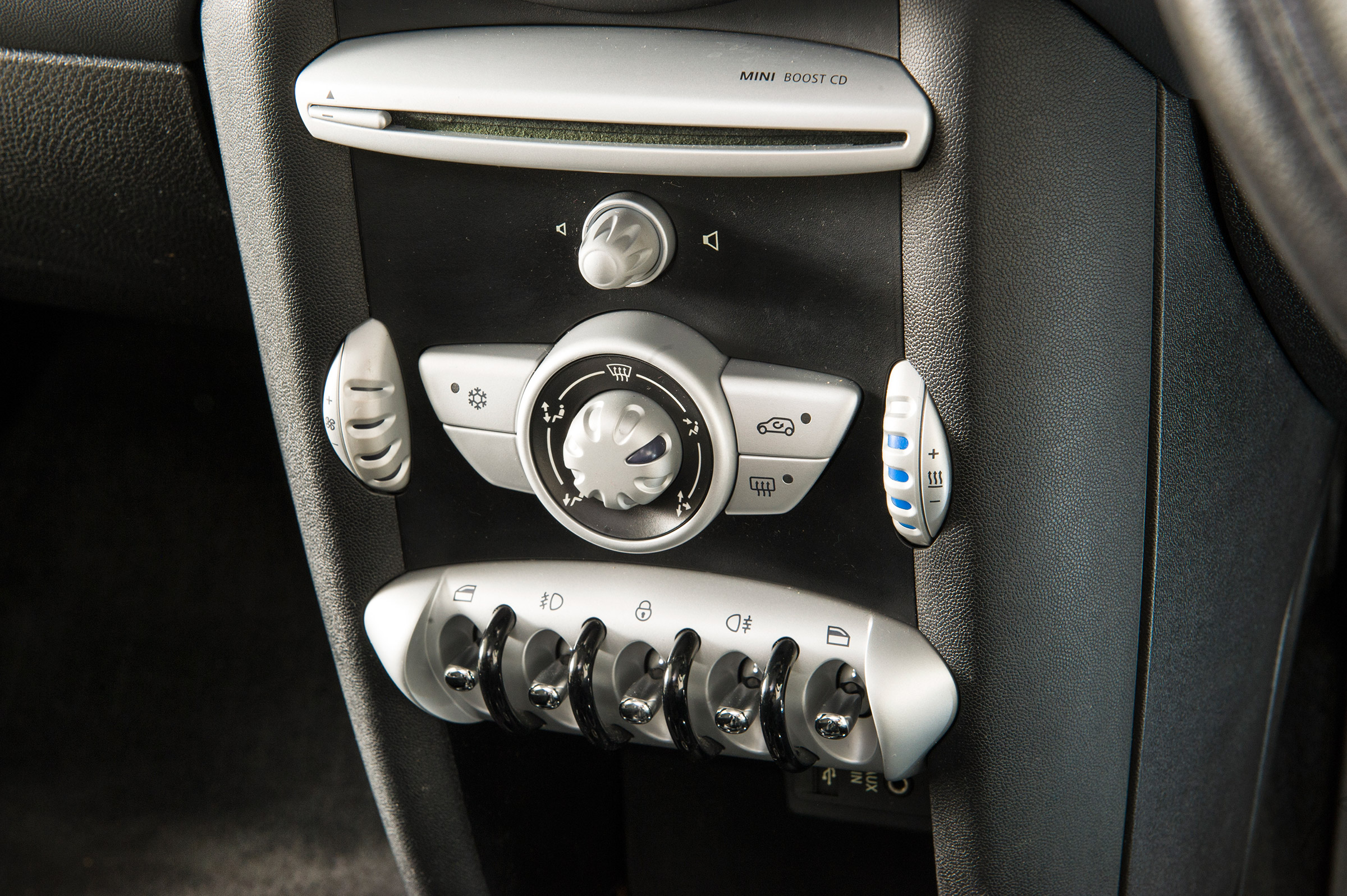 Used MINI Cooper - centre console