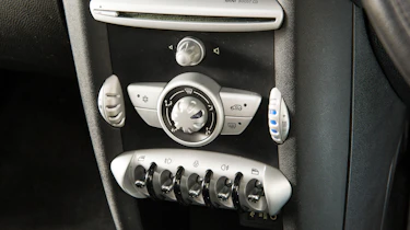 Used MINI Cooper - centre console