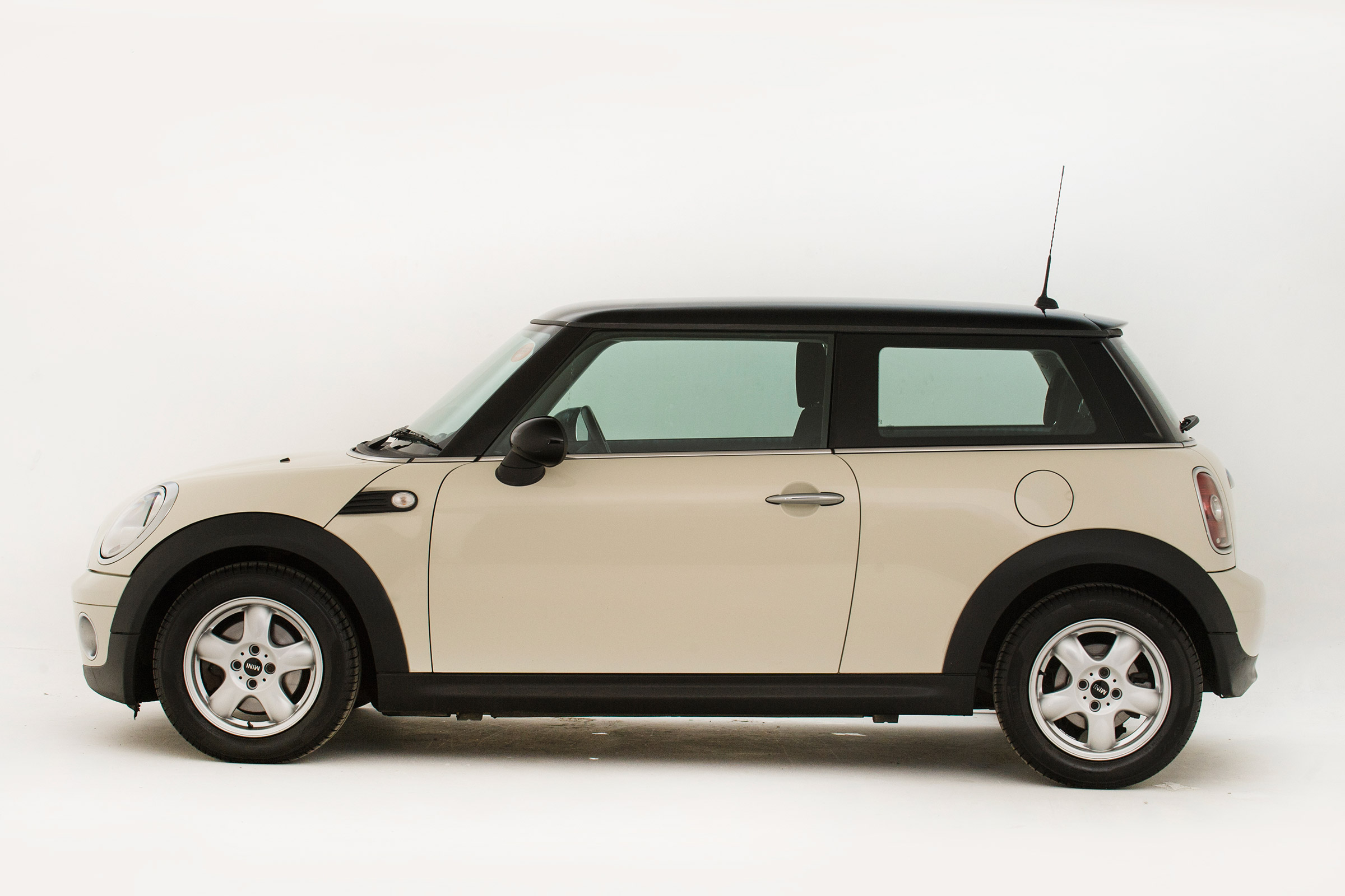 Used MINI Cooper - side