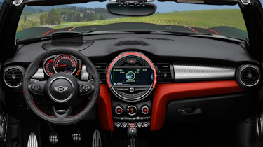 MINI JCW Convertible - dash