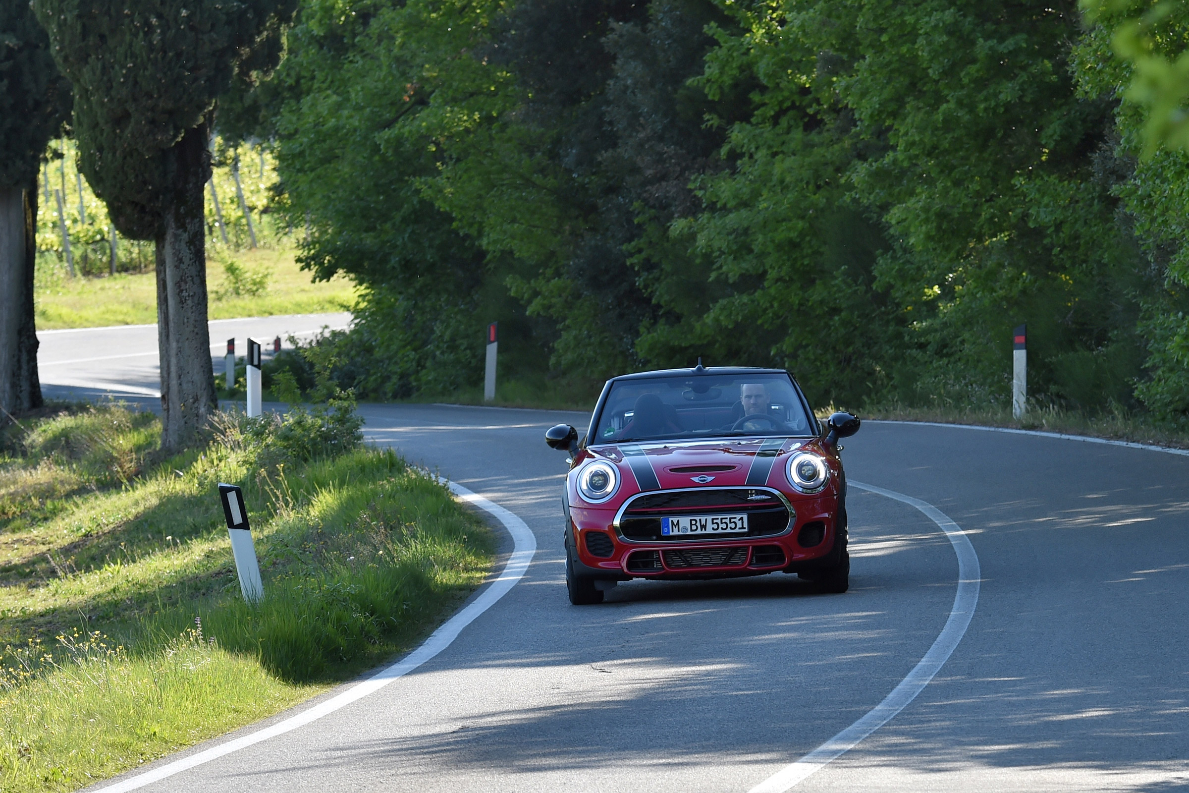 MINI JCW Convertible - front panning