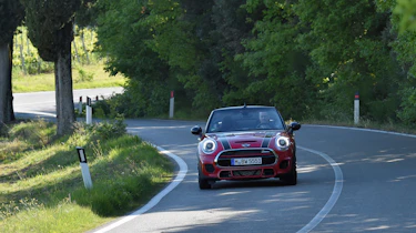 MINI JCW Convertible - front panning