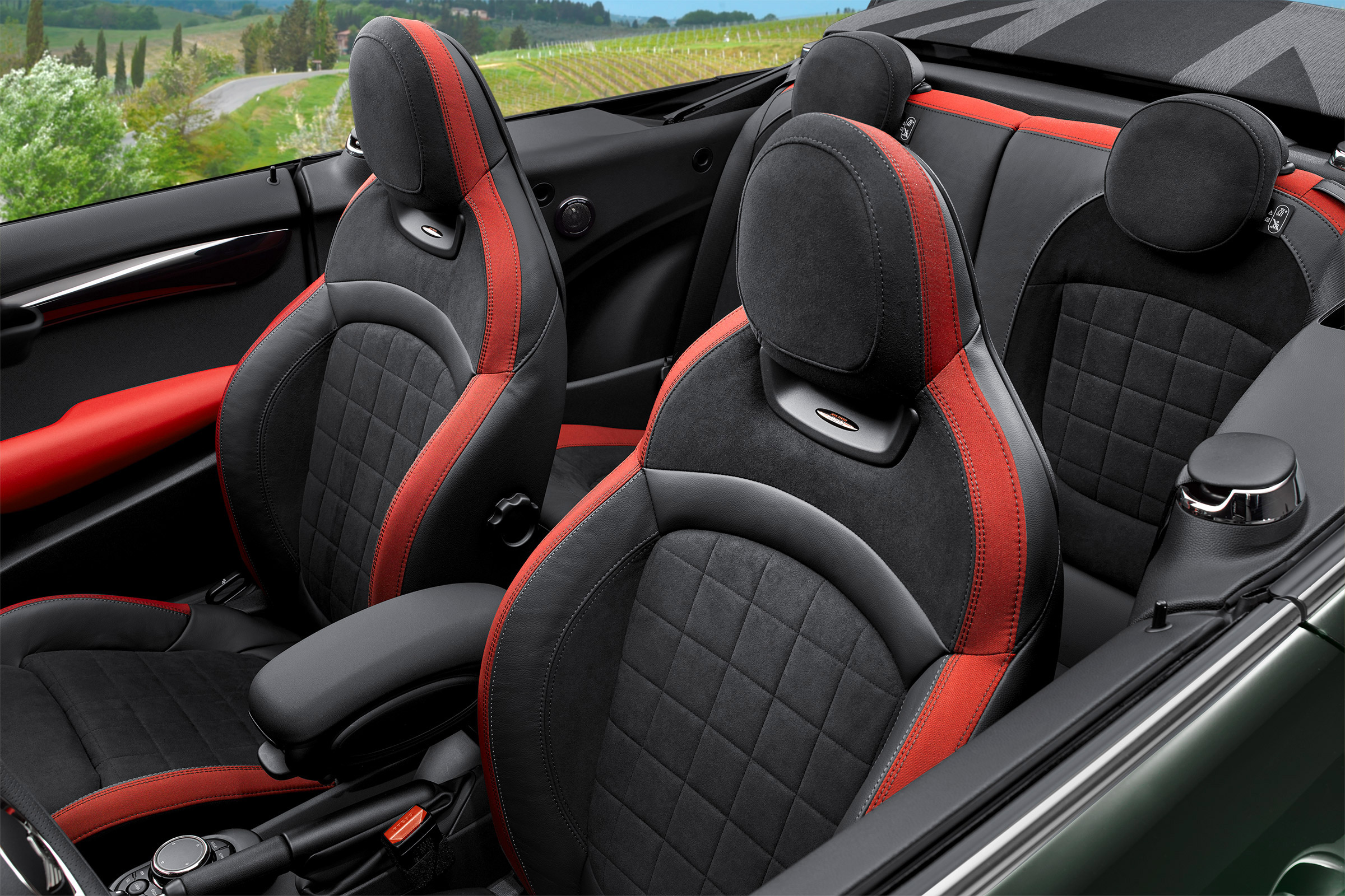MINI JCW Convertible - seats
