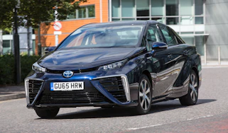 Toyota Mirai - front action