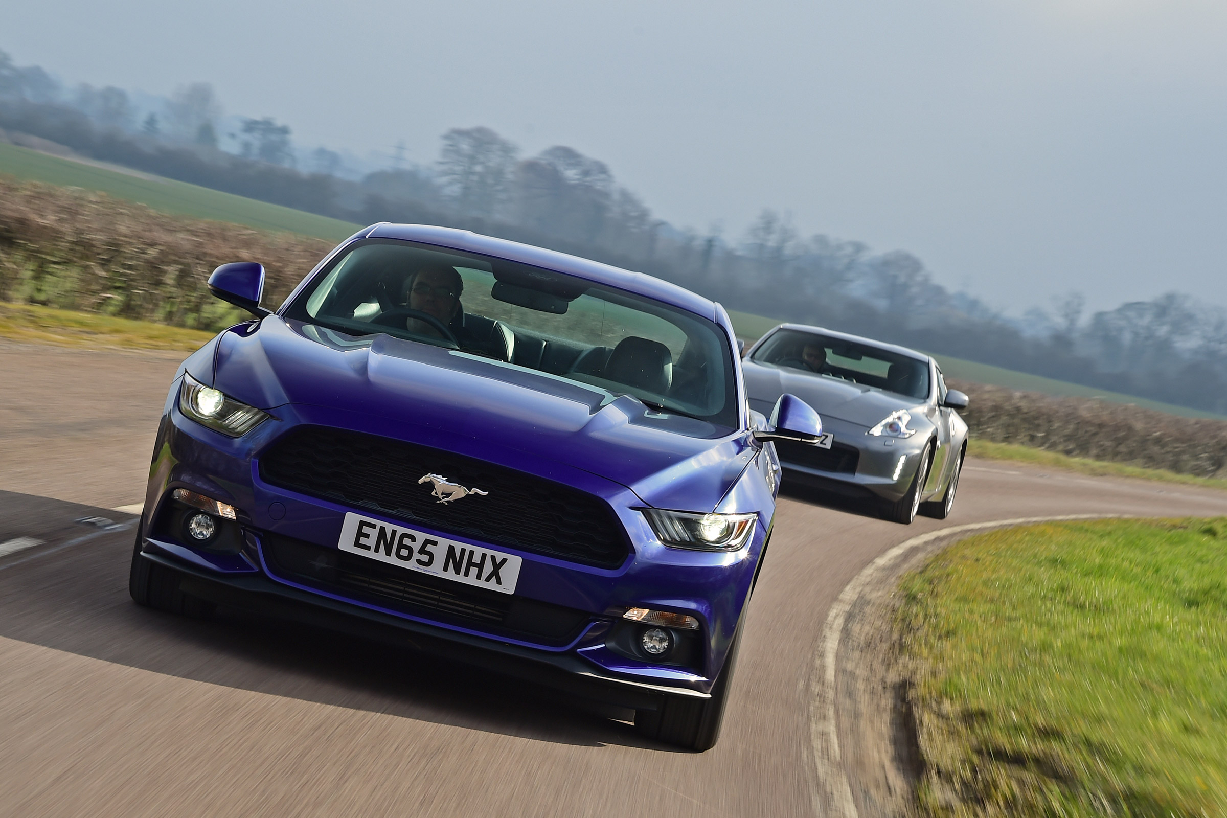 Ford Mustang vs Nissan 370Z - tracking