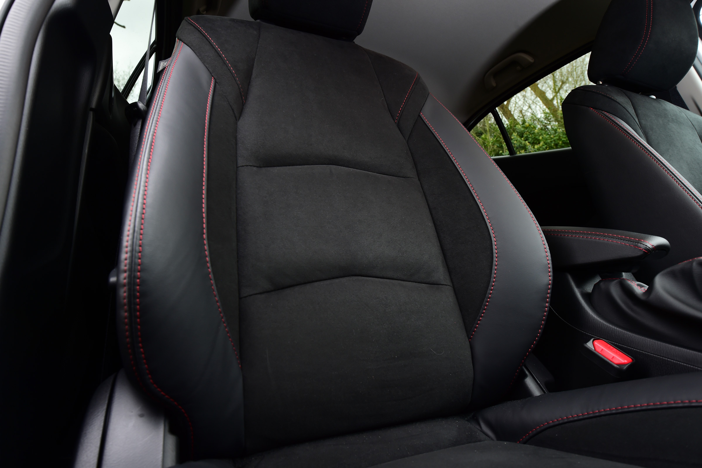 Mazda 3 Sport Black - front seat