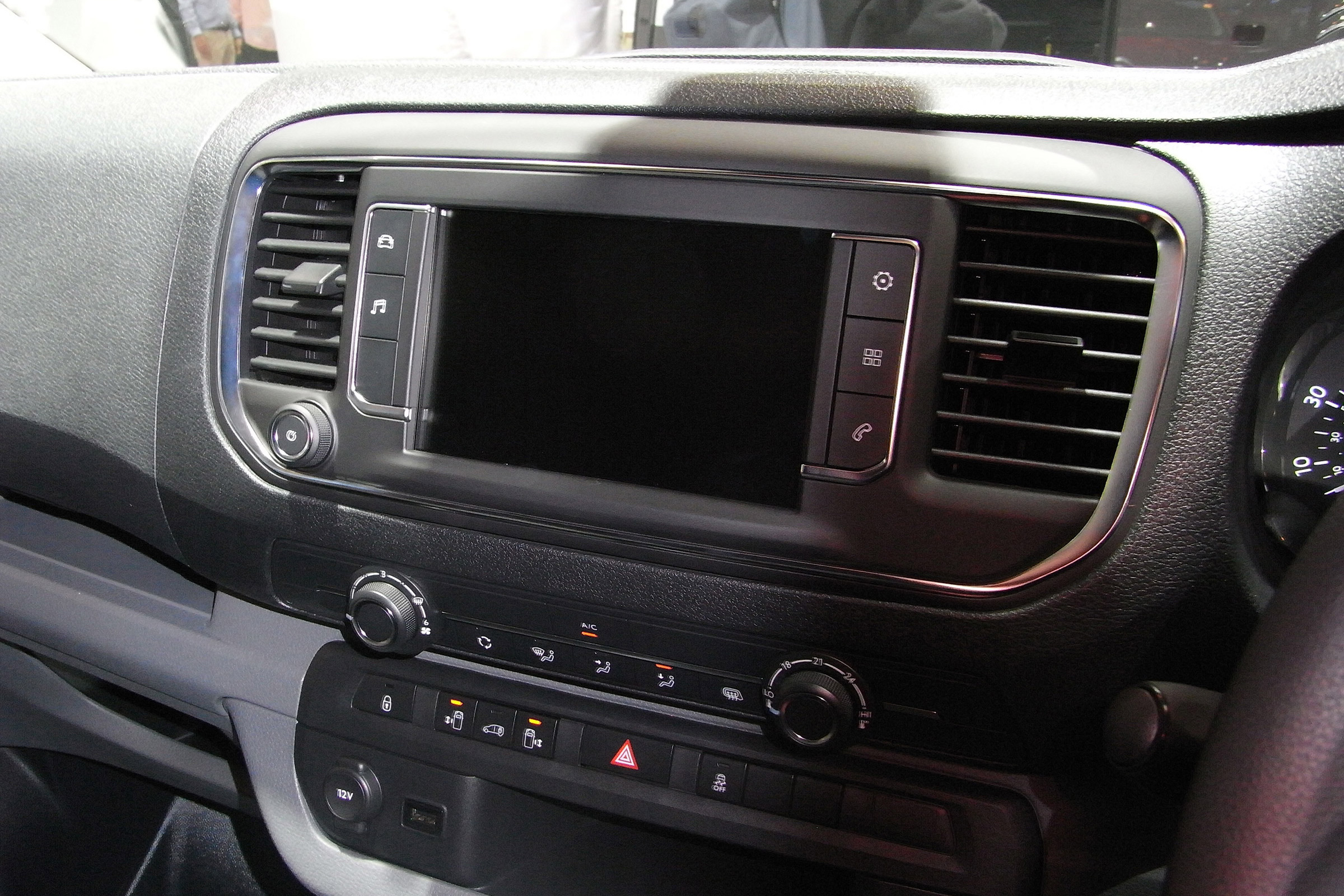 Citroen Dispatch CV Show - infotainment