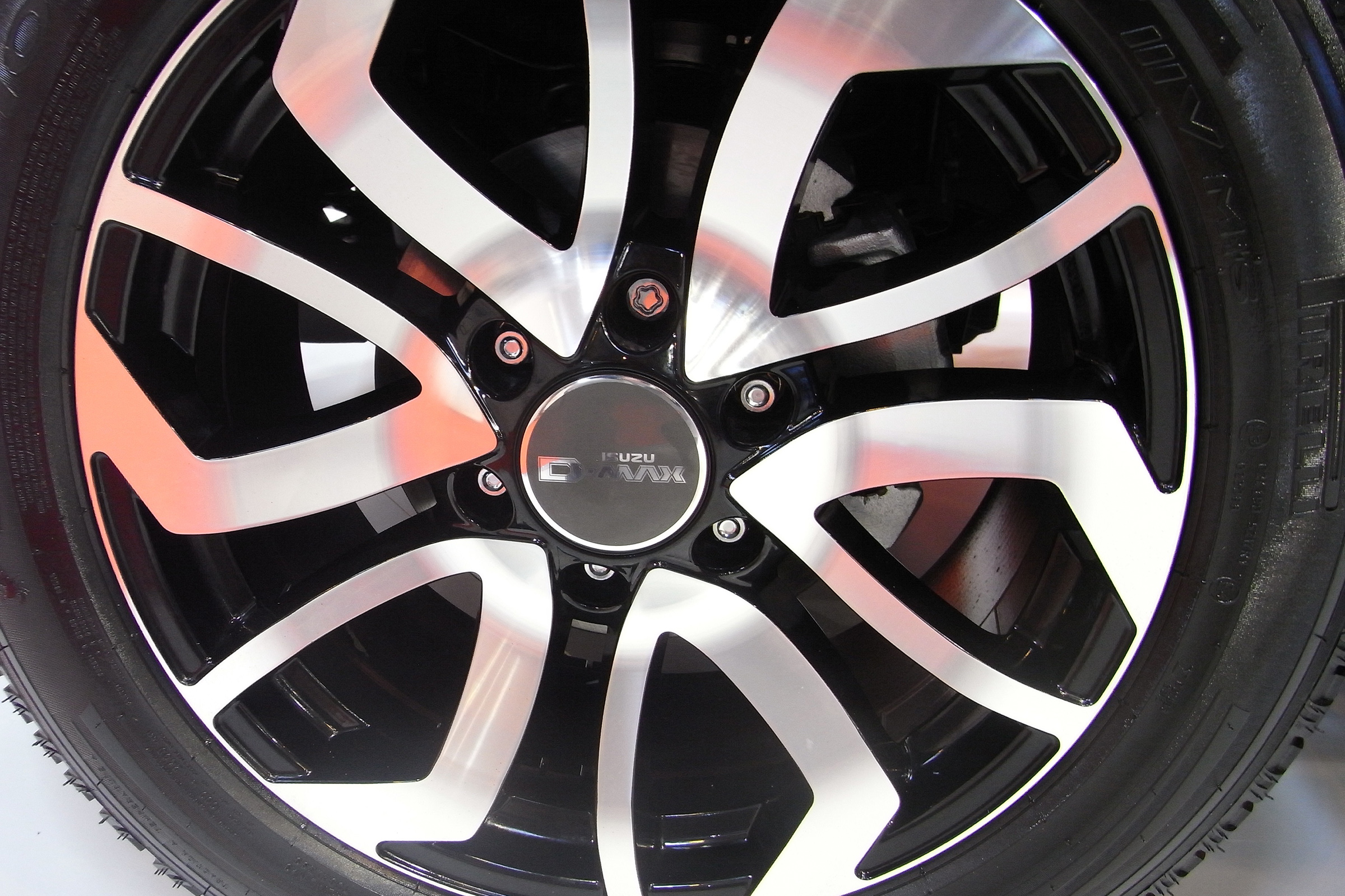 Isuzu D-Max Centurion - show wheel