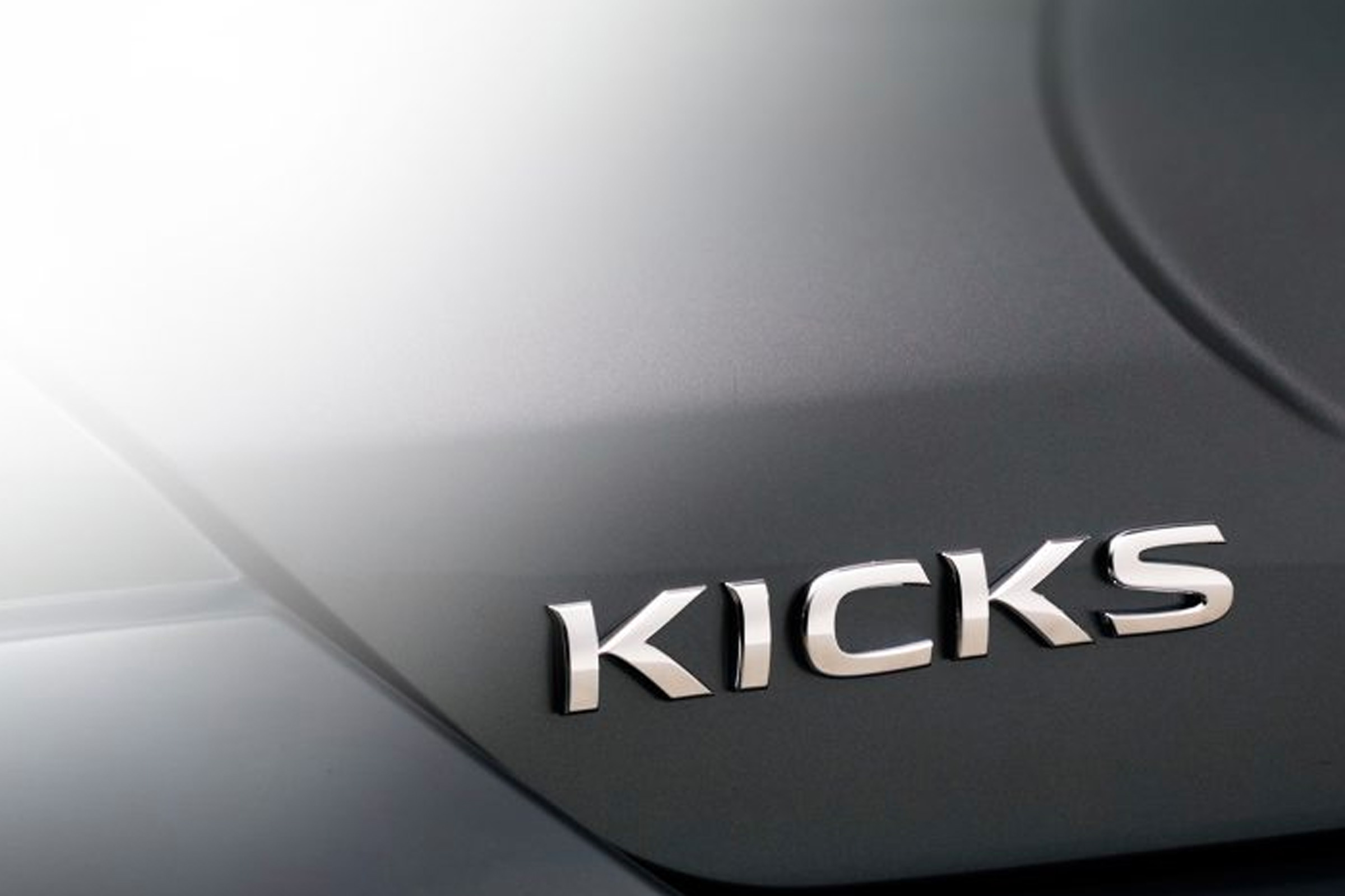 Nissan Kicks badge
