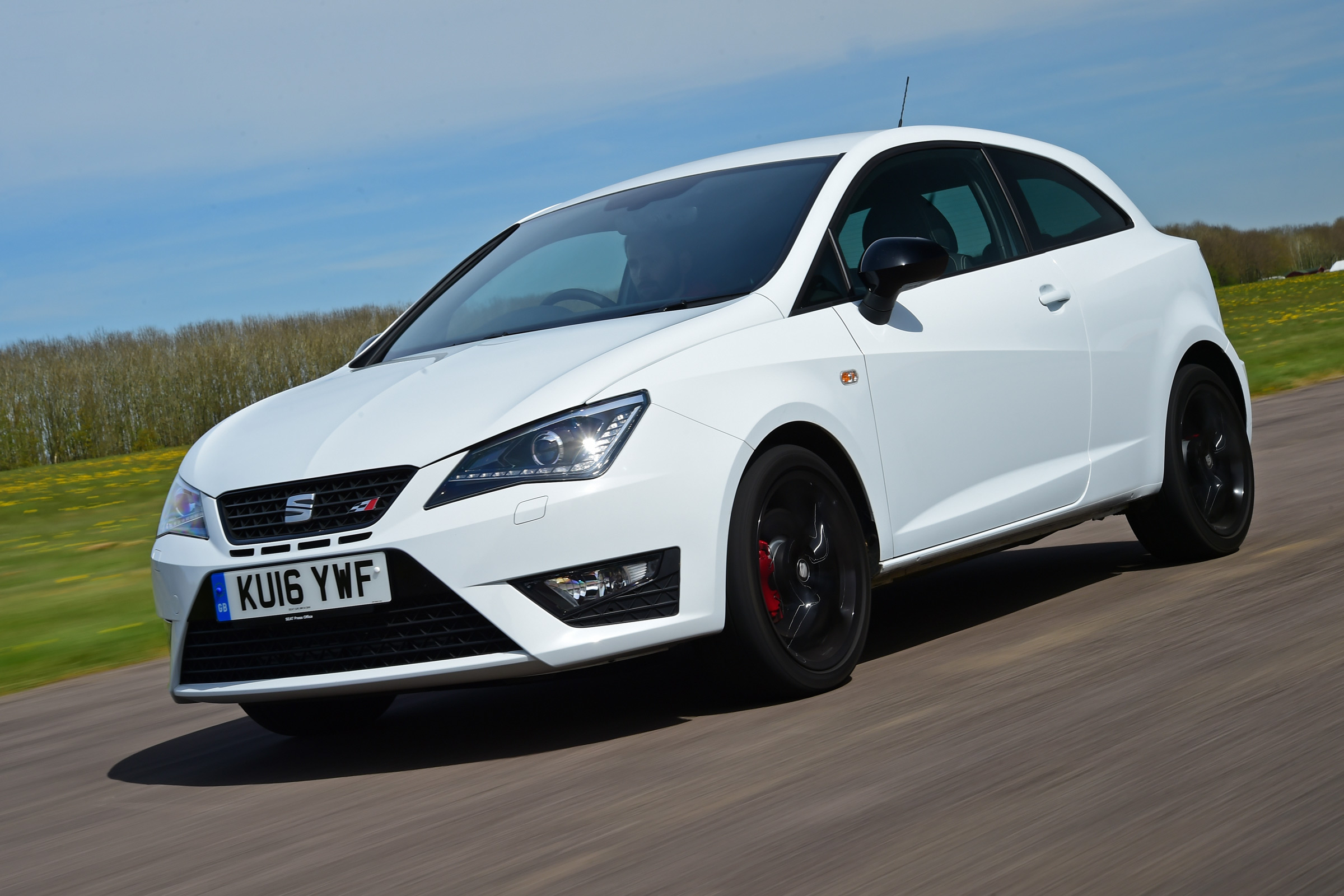 SEAT Ibiza Cupra 2016 - front tracking 2