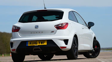 SEAT Ibiza Cupra 2016 - rear quarter