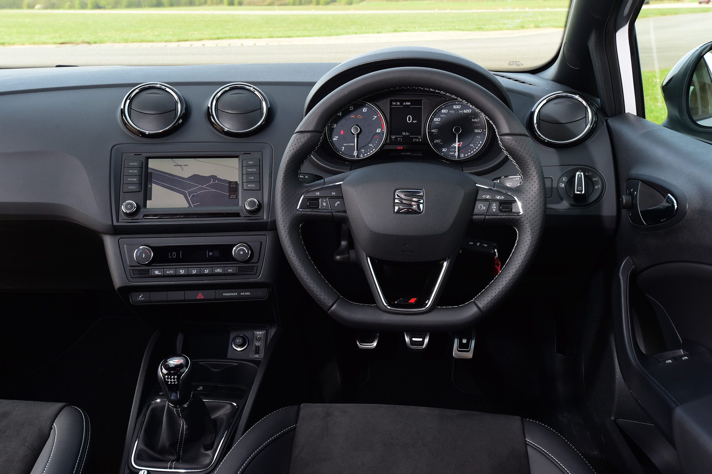 SEAT Ibiza Cupra 2016 - interior