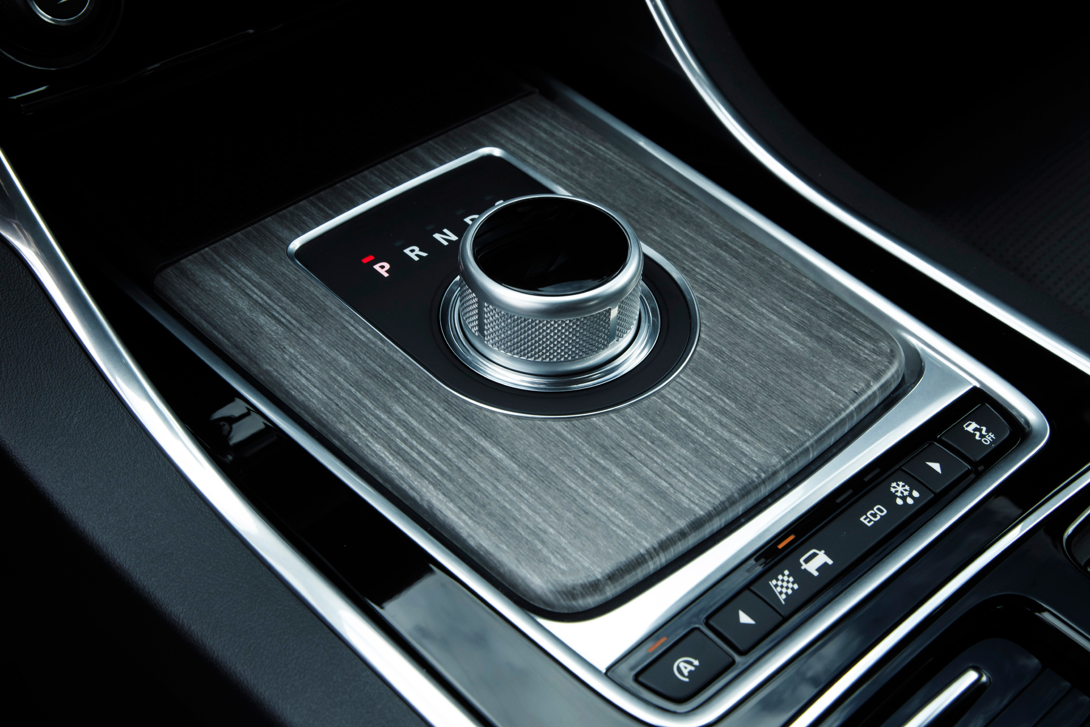 Jaguar XF 2.0d 2016 - gear selector