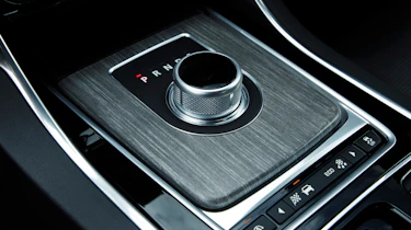 Jaguar XF 2.0d 2016 - gear selector