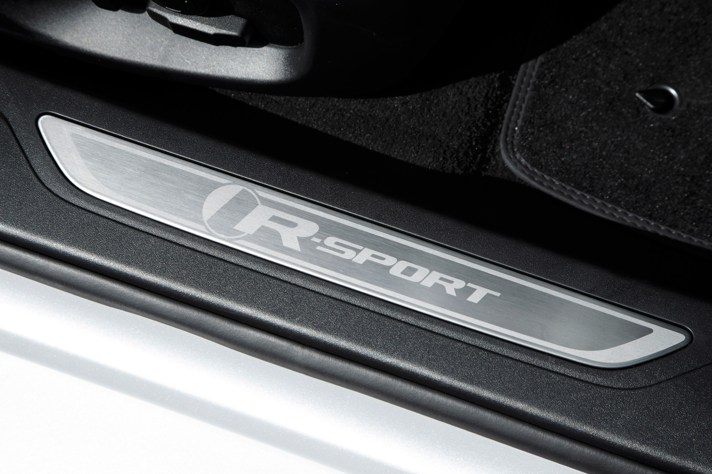 Jaguar XF 2.0d 2016 - door sill