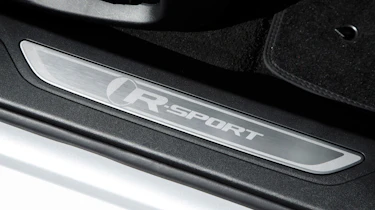 Jaguar XF 2.0d 2016 - door sill