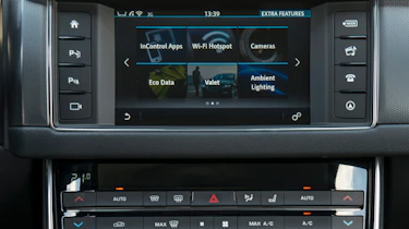 Jaguar XF 2.0d 2016 - infotainment